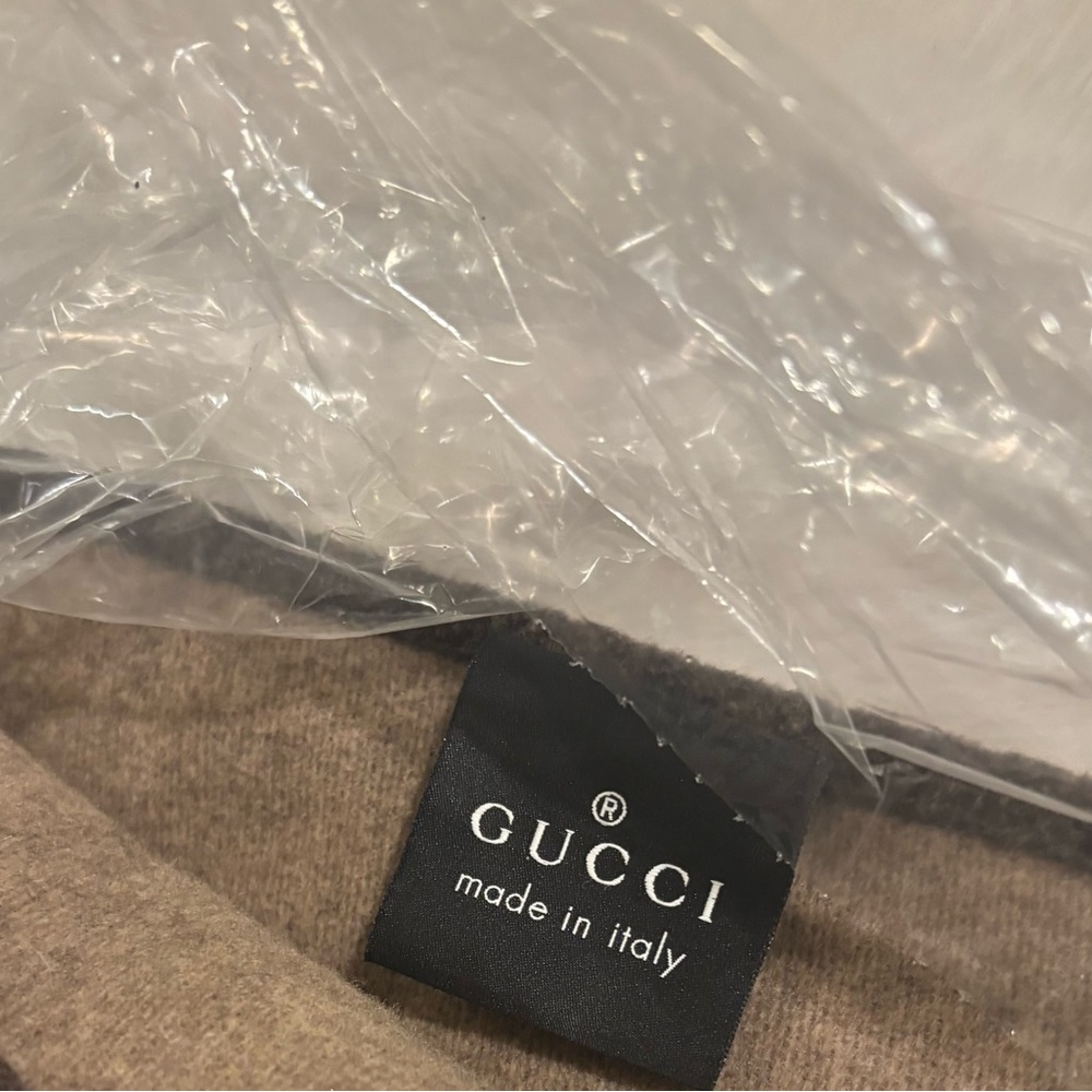 Gucci Brown and Black Wool-Cashmere Blanket Throw 72”x58” with original box - Picture 4 of 8